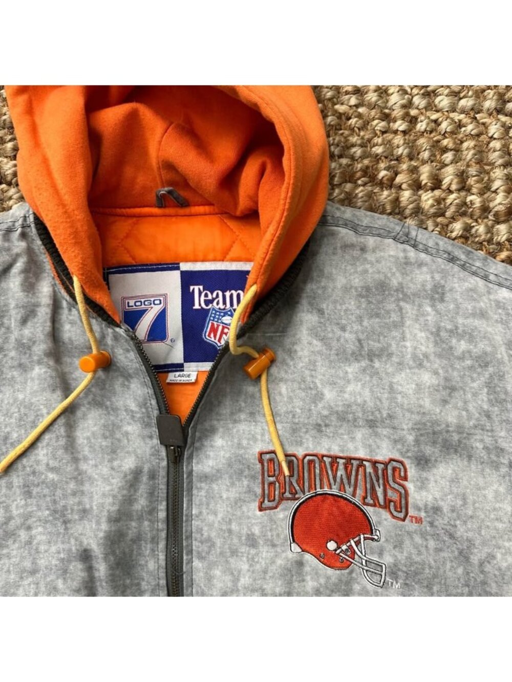 Vintage 1980’s Cleveland Browns Quilted Stone Wash Print Jacket Large Logo 7